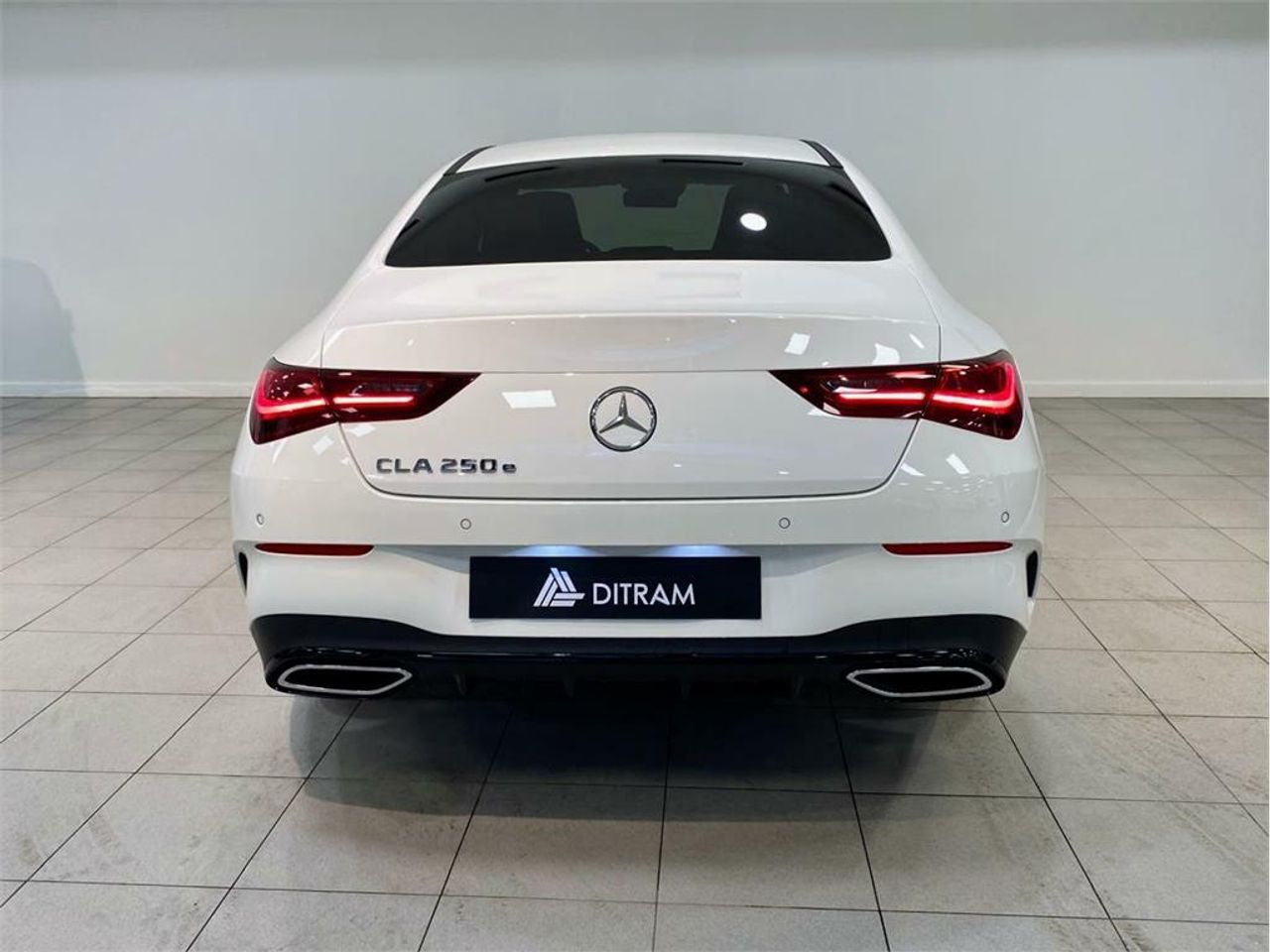mercedes cla 2024 / foto grande (3)