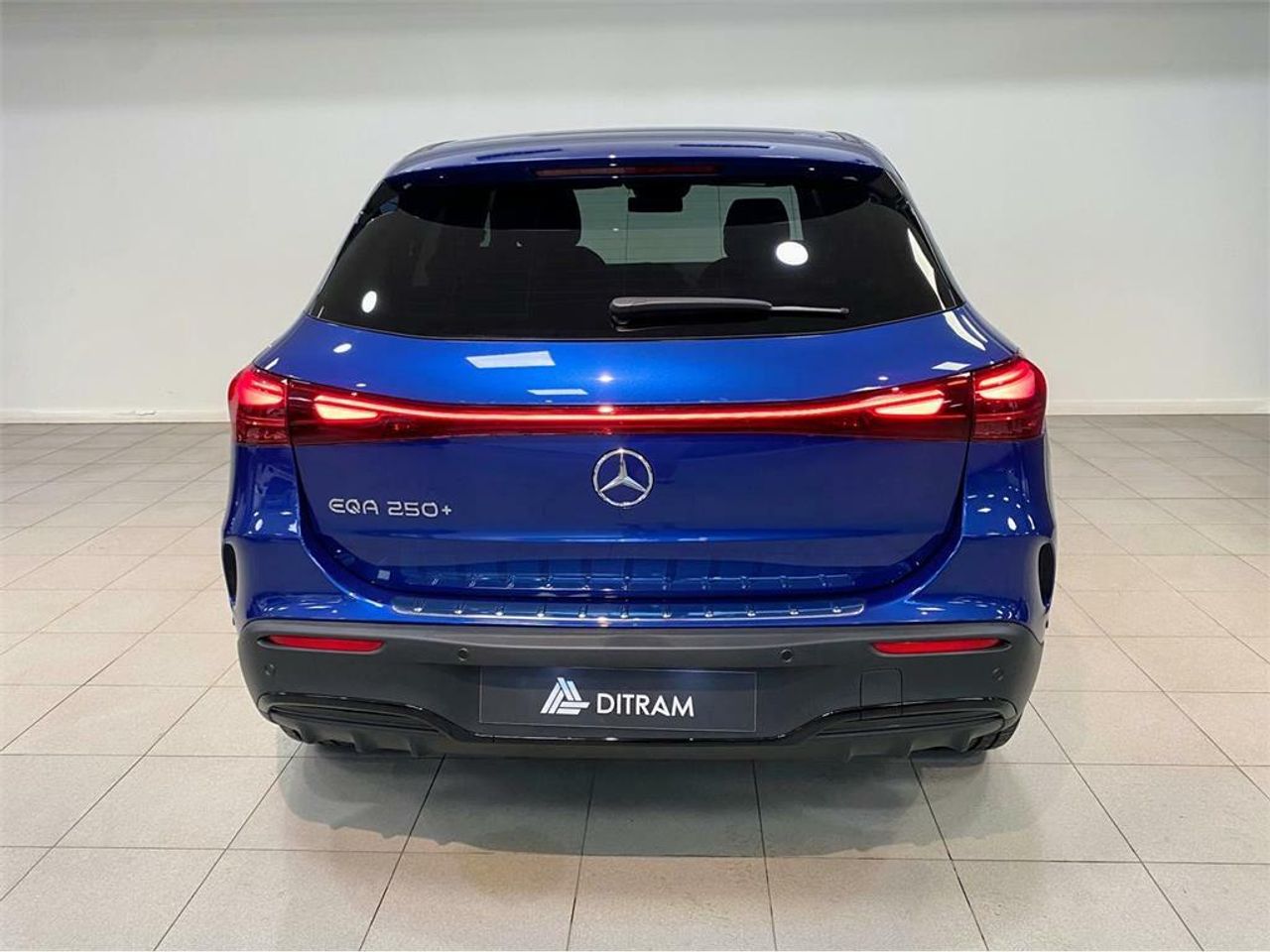mercedes eqa 2025 / foto grande (3)