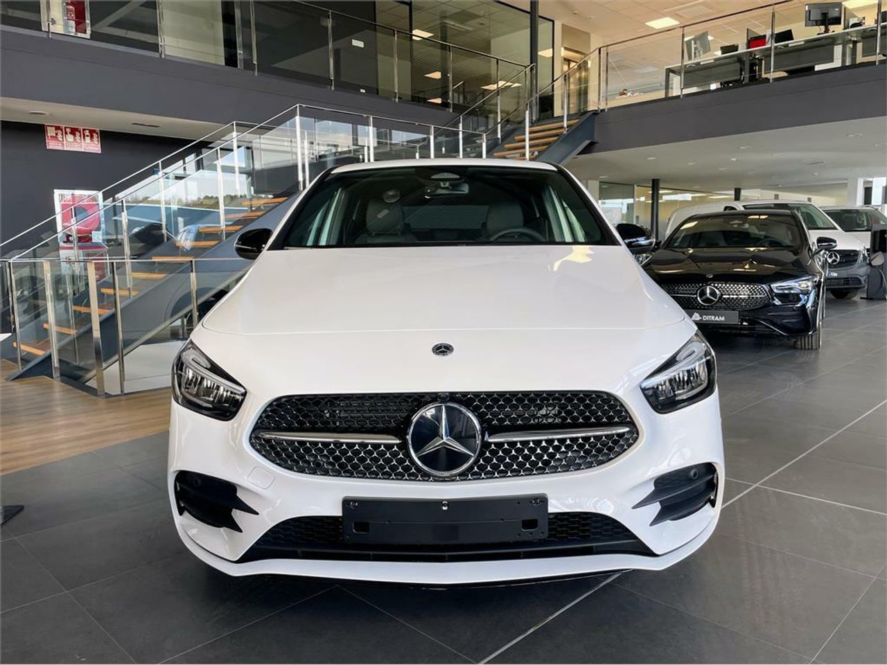 mercedes clase b 2025 / foto grande (2)
