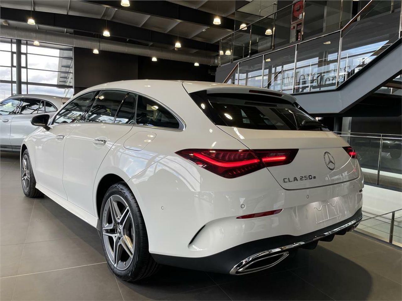 mercedes cla 2025 / foto grande (3)