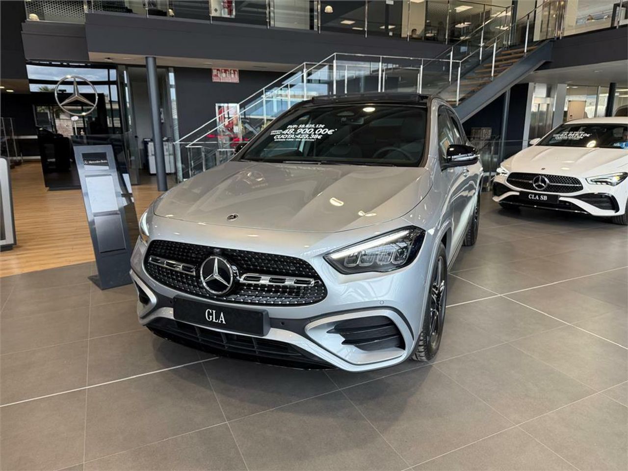 Mercedes benz 2025 paquete de aparcamiento con camara de marcha atras  de segunda mano - mercedes gla 2025 /