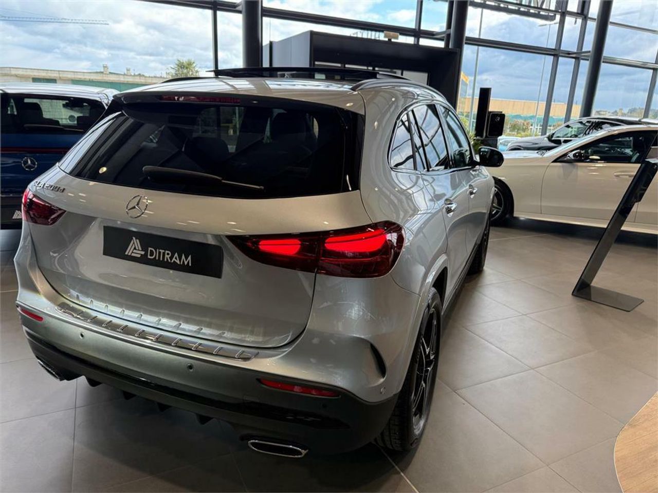 mercedes gla 2025 / foto grande (3)