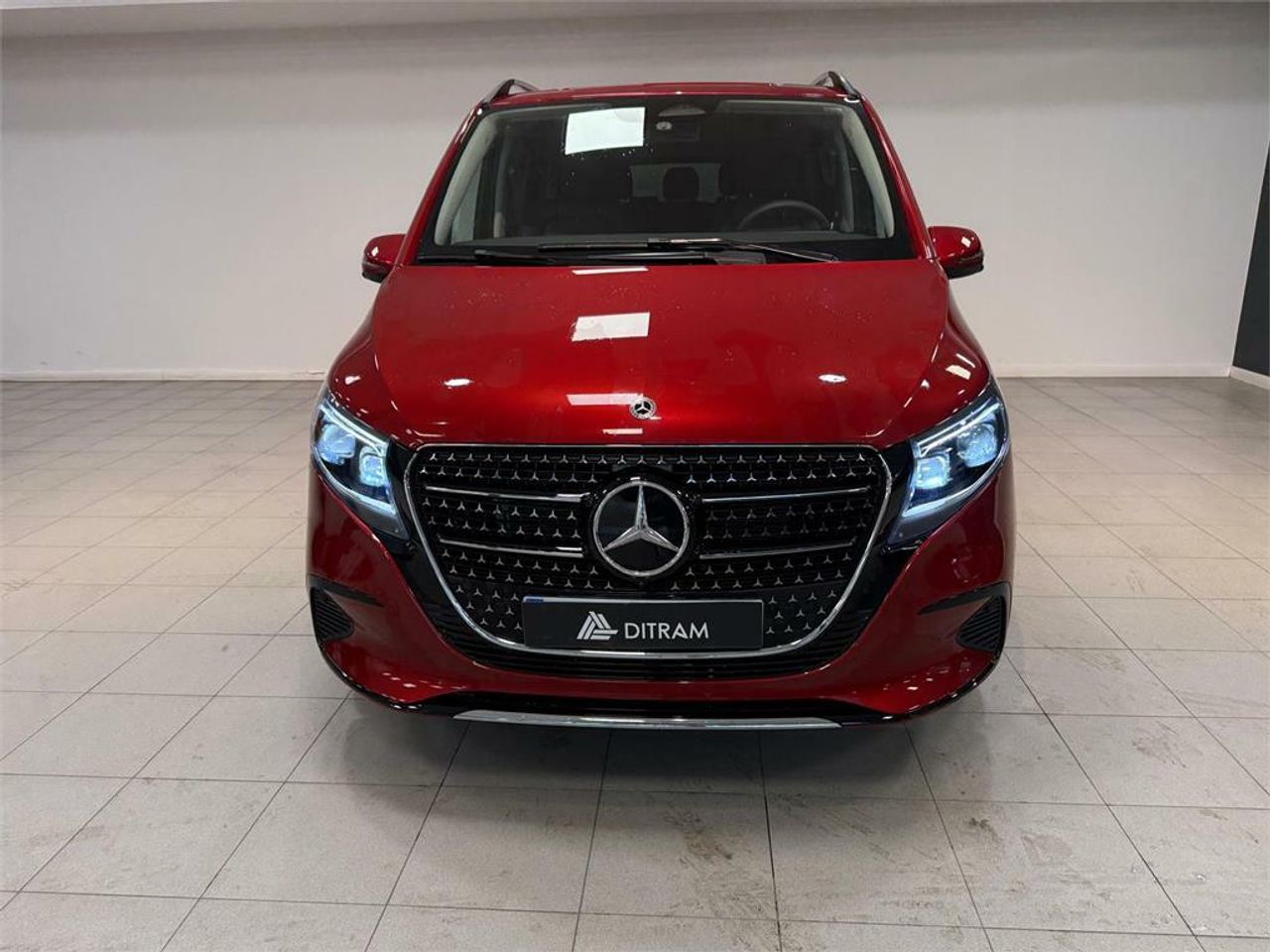 mercedes clase v 2024 / foto grande (2)