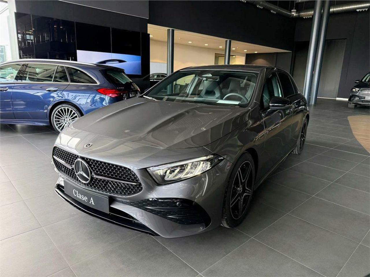 Mercedes benz 2025 paquete de aparcamiento con camara de marcha atras  de segunda mano - mercedes clase a 2025 /