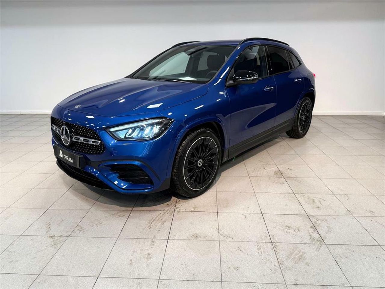 Mercedes benz 2025 paquete de aparcamiento con camara de marcha atras  de segunda mano - mercedes gla 2025 /