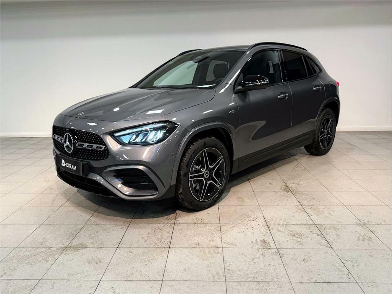 Mercedes benz 2025 paquete de aparcamiento con camara de marcha atras  de segunda mano - mercedes gla 2025 /