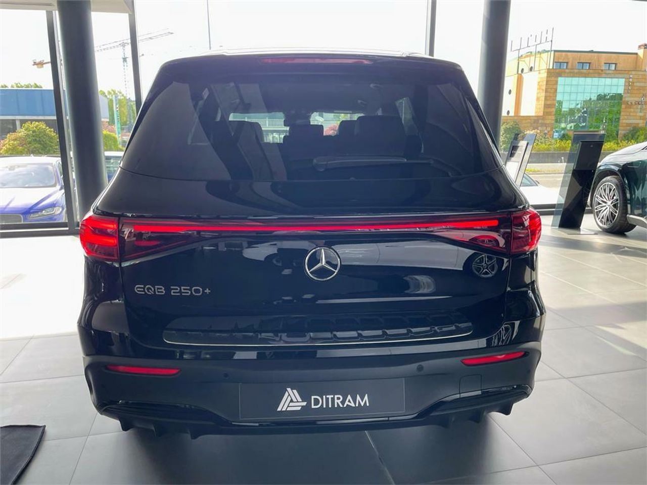 mercedes eqb 2025 / foto grande (3)