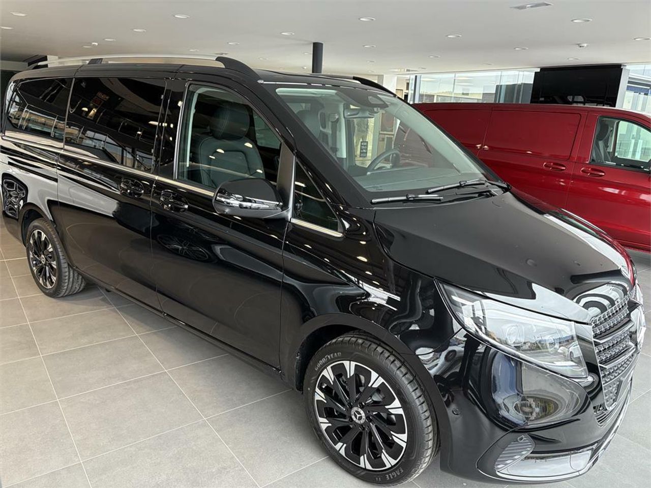 mercedes clase v 2025 / foto grande (2)