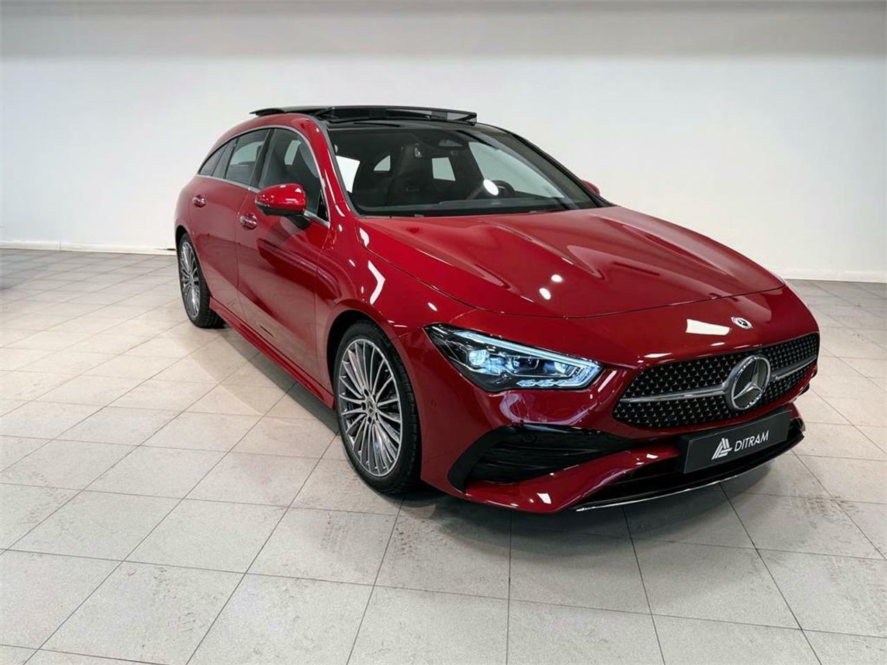 Foto mercedes cla 2025 /