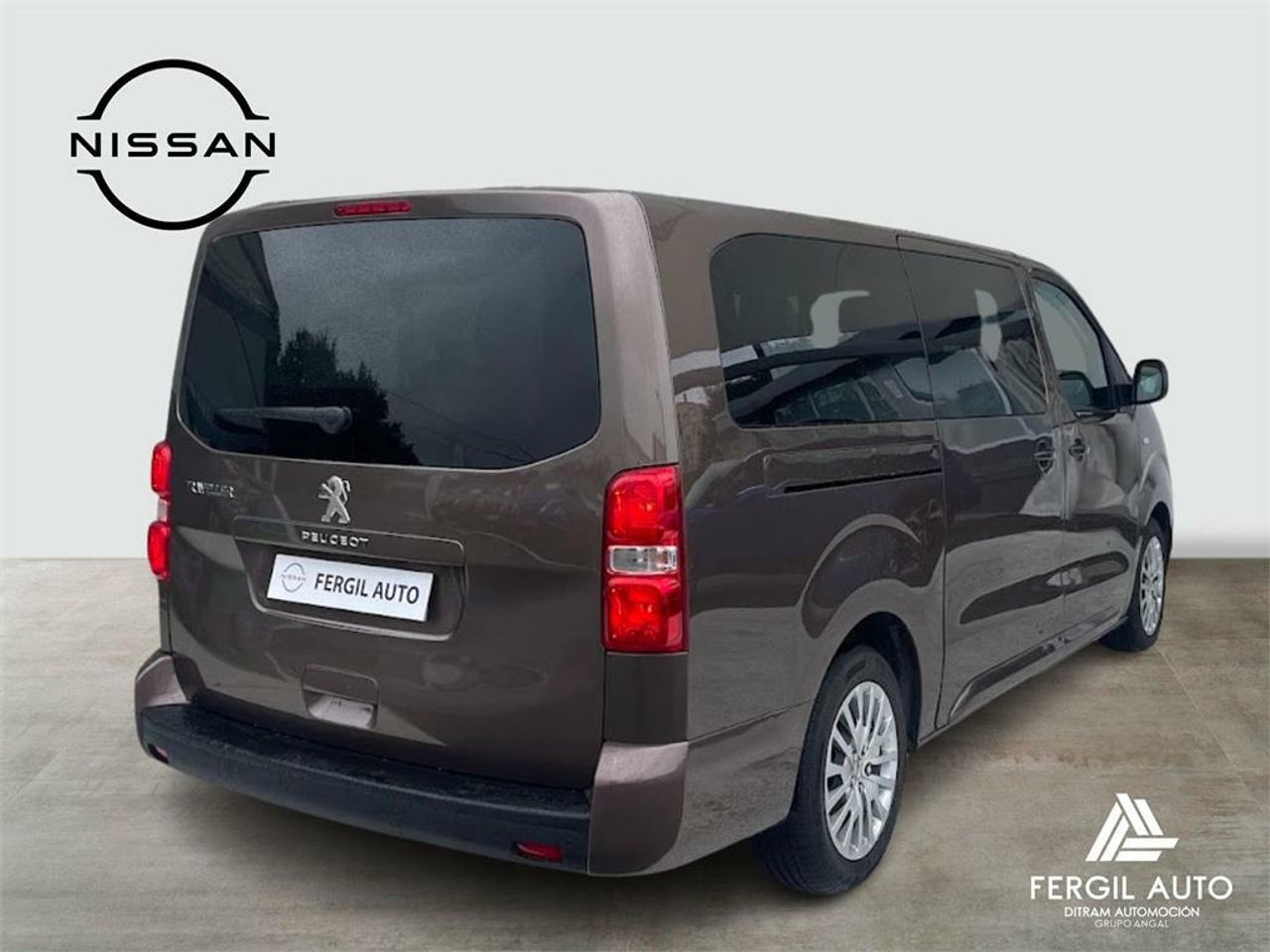 Peugeot Traveller Business BlueHDi 120 S&S 6 Vel MAN Long - Foto 2