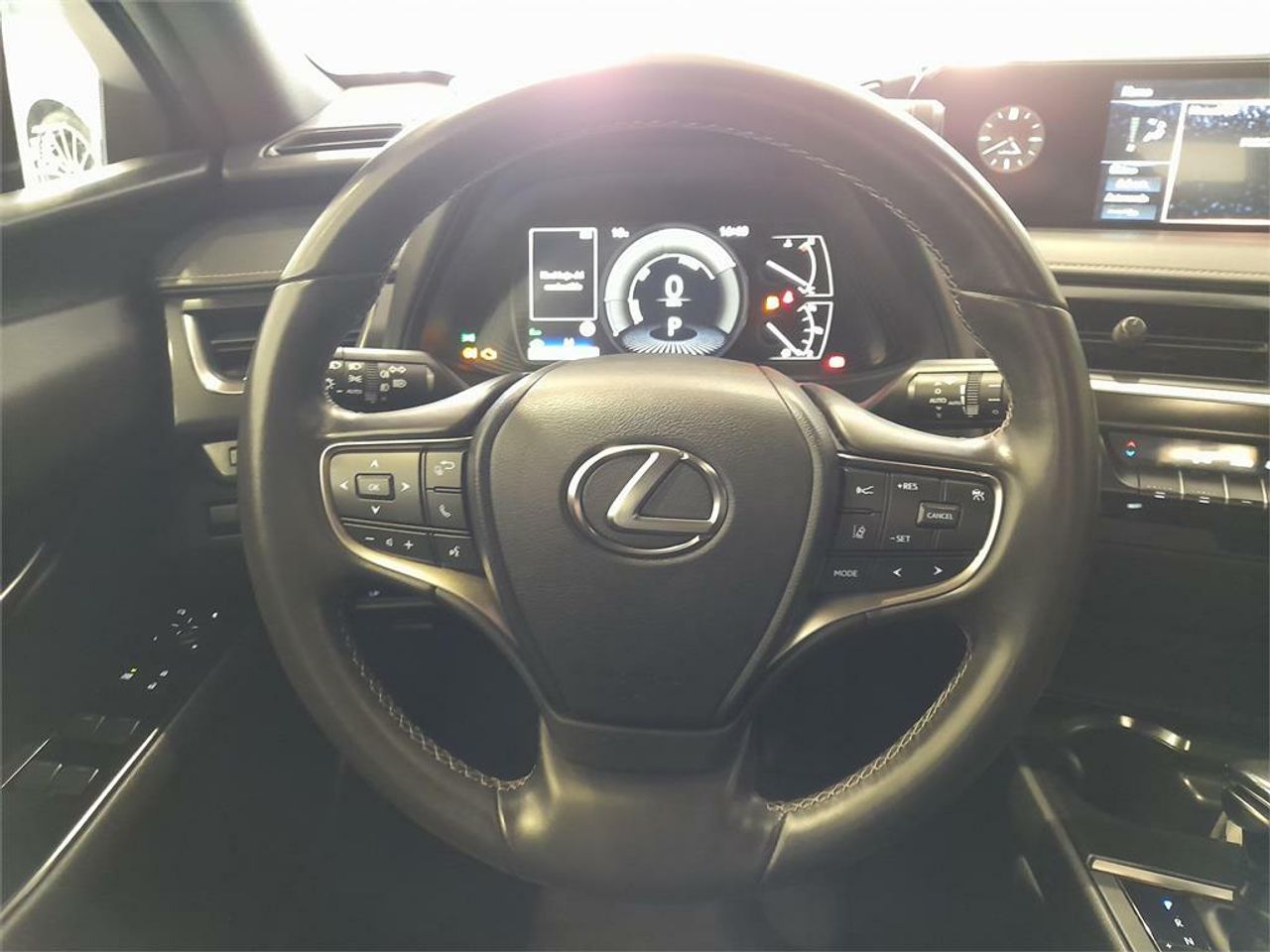 Lexus UX 2.0 250h Business - Foto 2