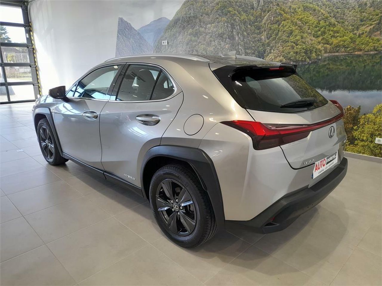 Lexus UX 2.0 250h Business - Foto 2