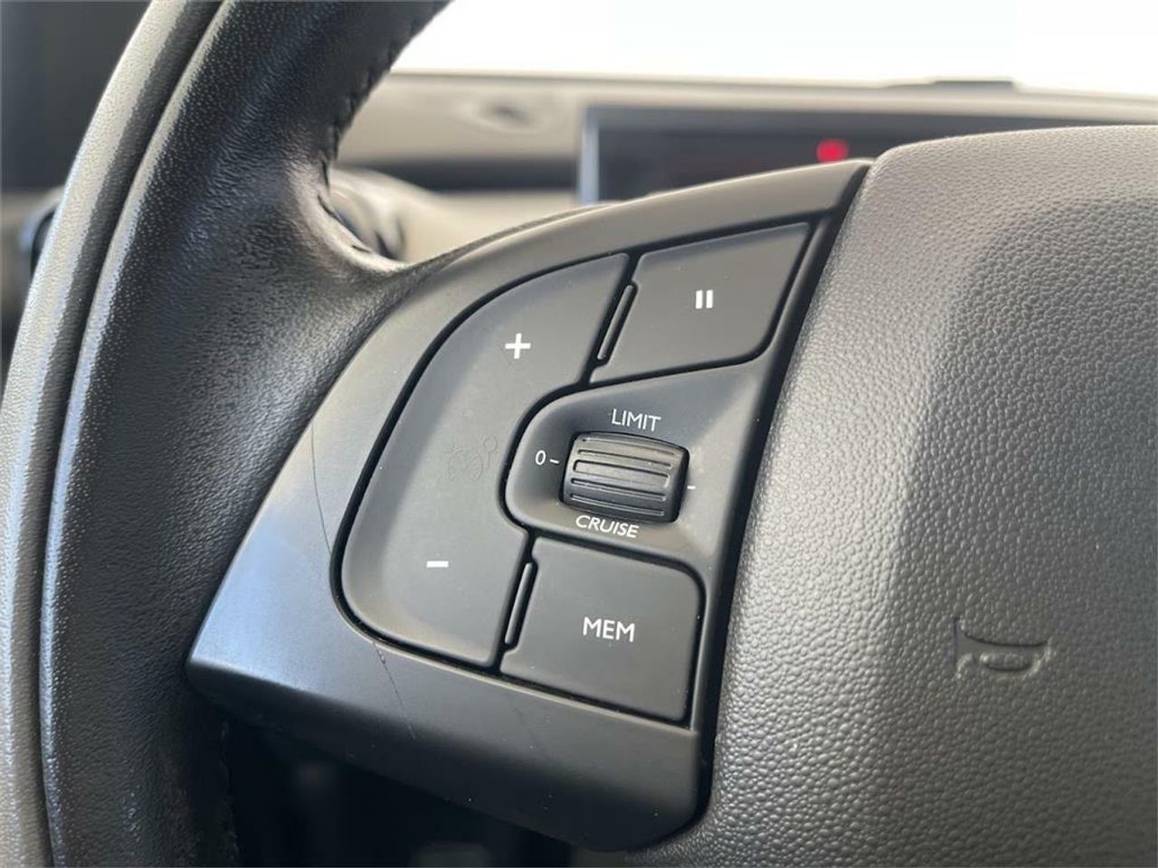 Citroën C4 Cactus BlueHDi 73KW (100CV) Shine - Foto 2