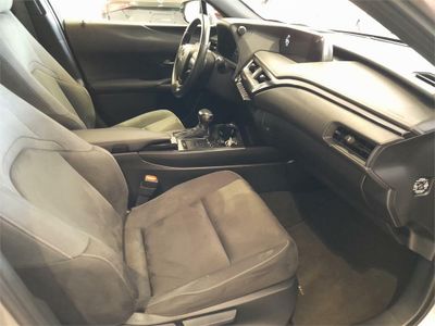 Lexus UX 2.0 250h Business