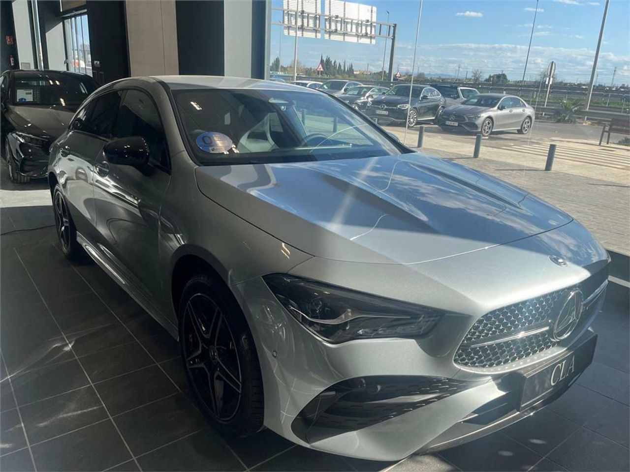mercedes cla 2025 / foto grande (2)