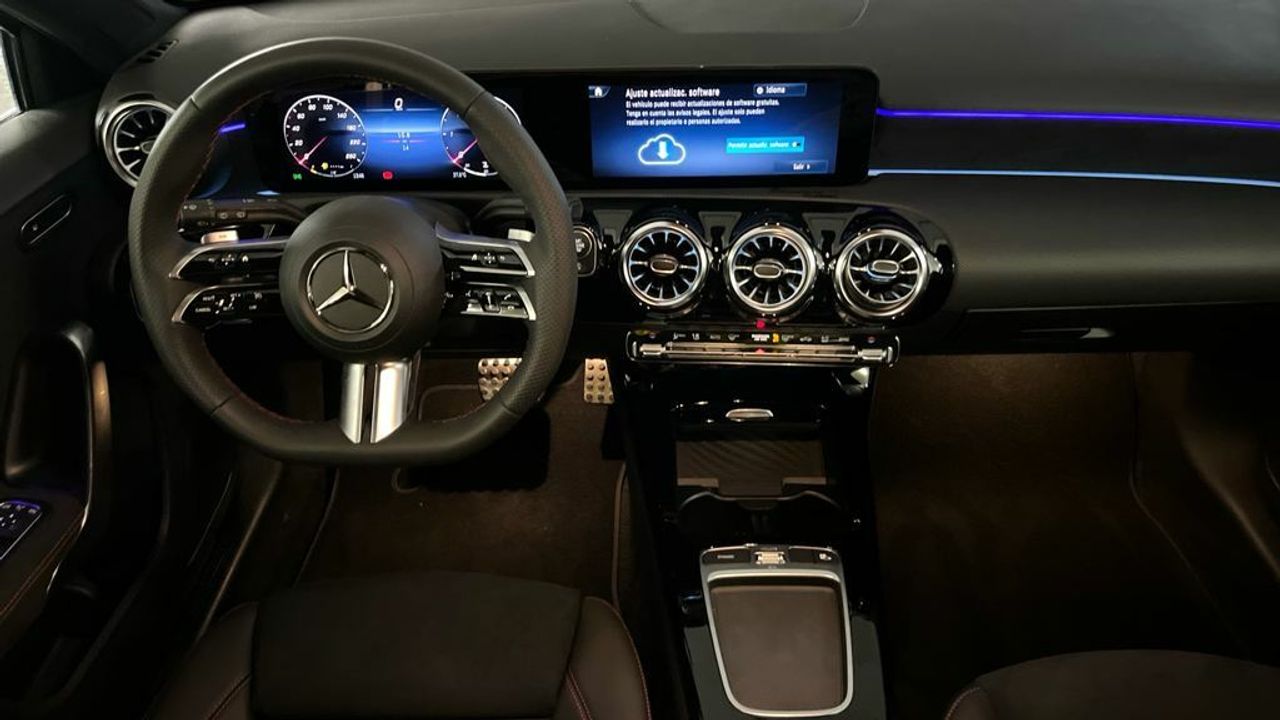 Mercedes Clase A 200 d Compacto - Foto 2
