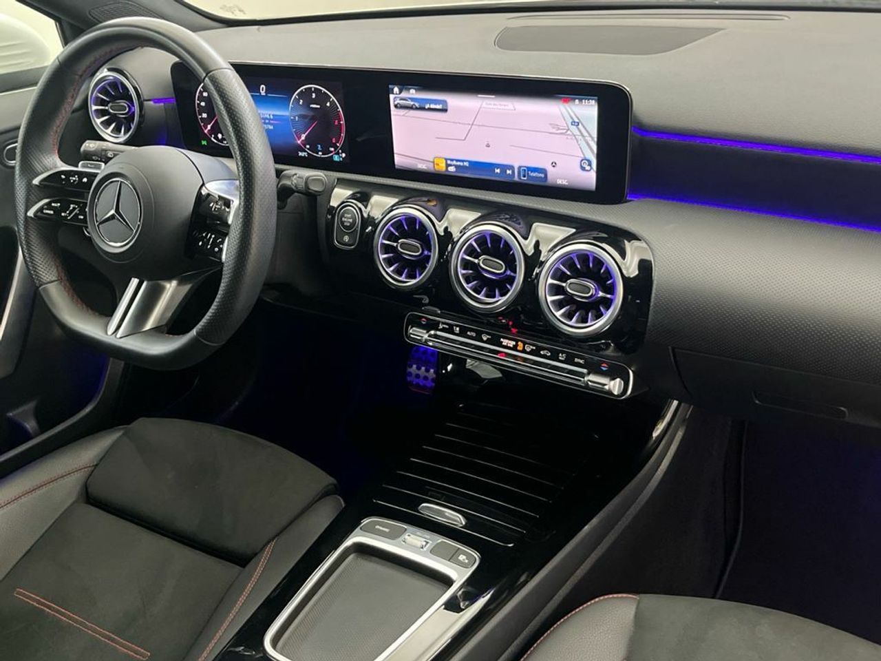 Mercedes Clase A 180 d Compacto - Foto 2
