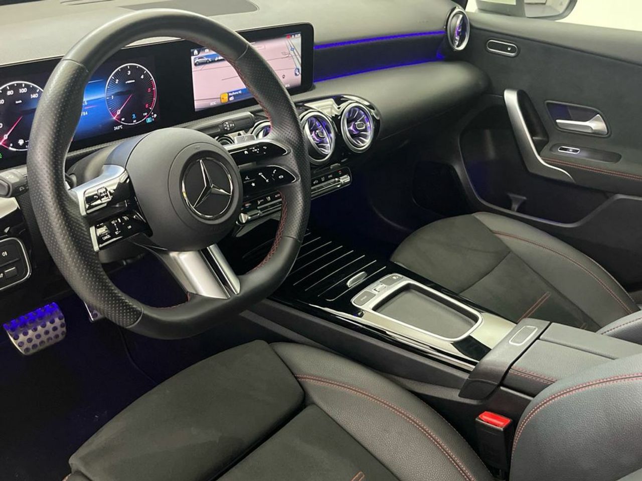 Mercedes Clase A 180 d Compacto - Foto 2