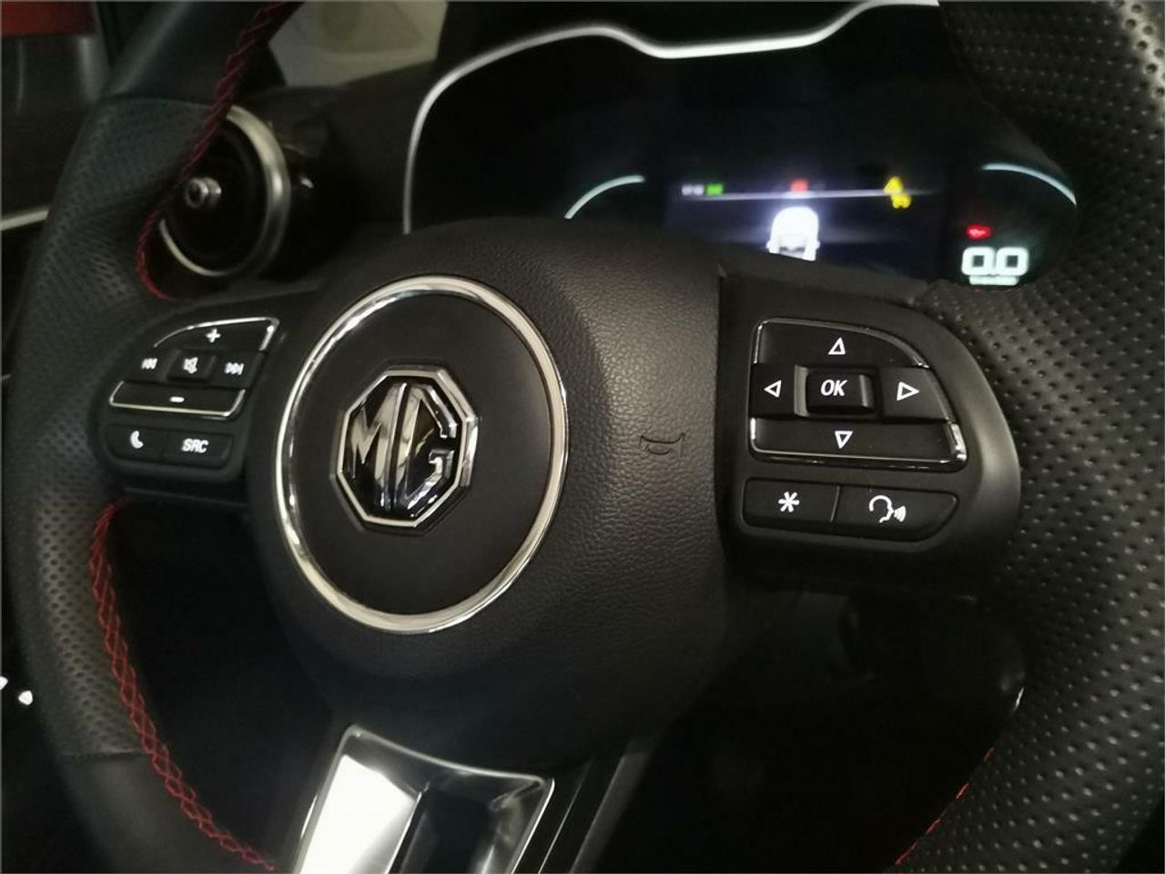 MG ZS 1.5 Luxury - Foto 2