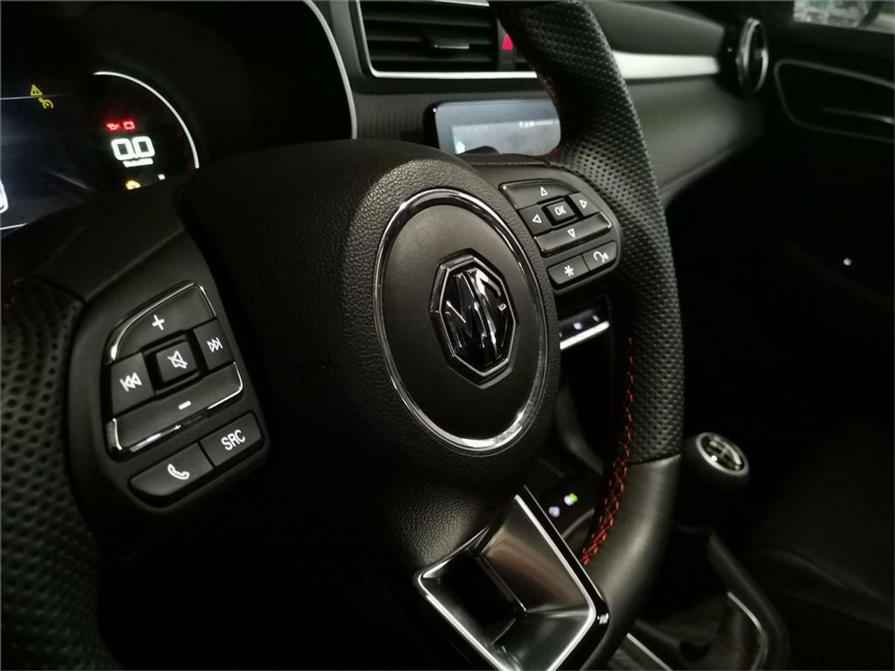 MG ZS 1.5 Luxury - Foto 2