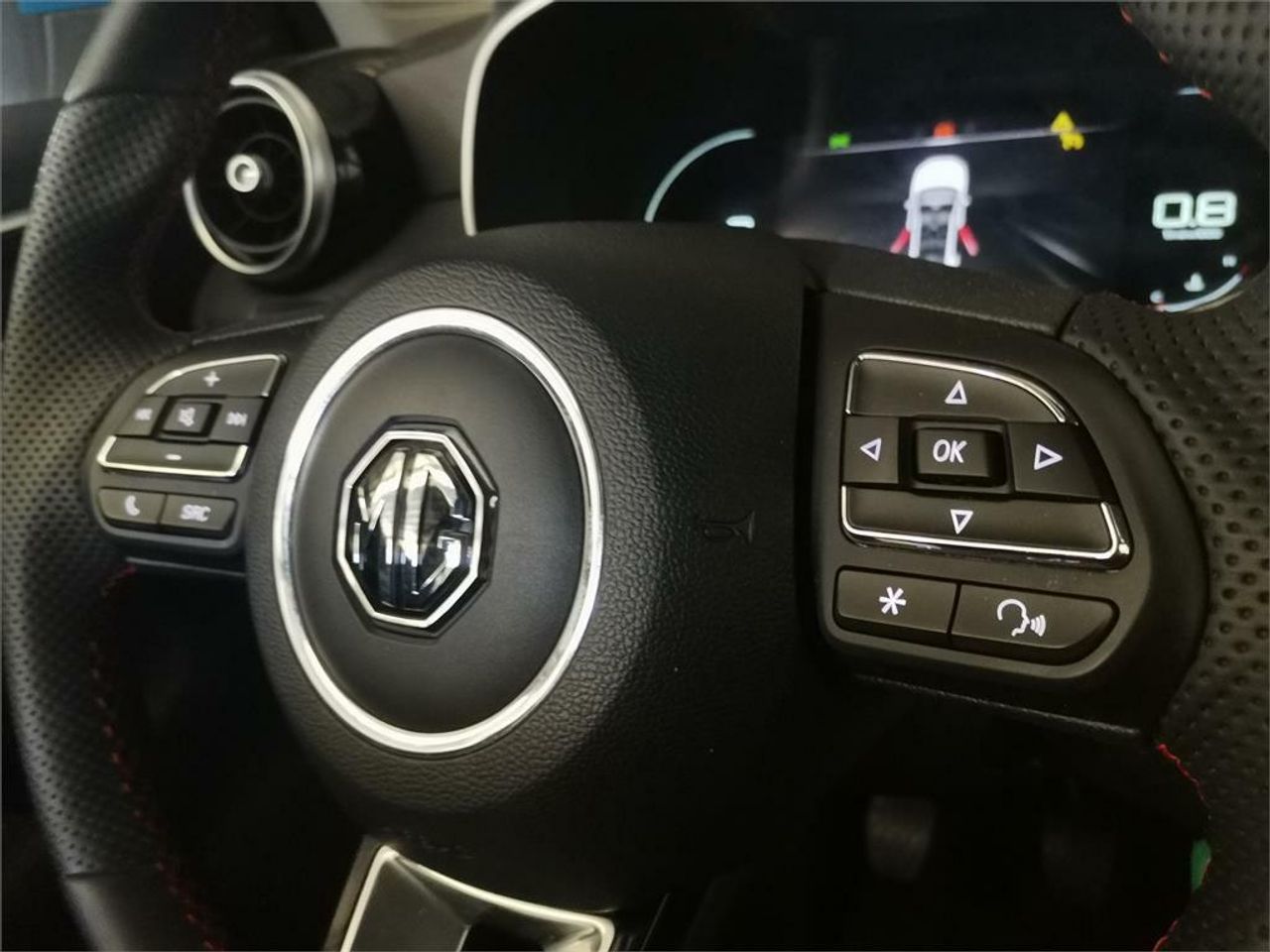 MG ZS 1.5 Luxury - Foto 2