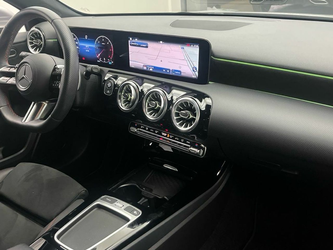 Mercedes Clase A 200 d Compacto - Foto 2