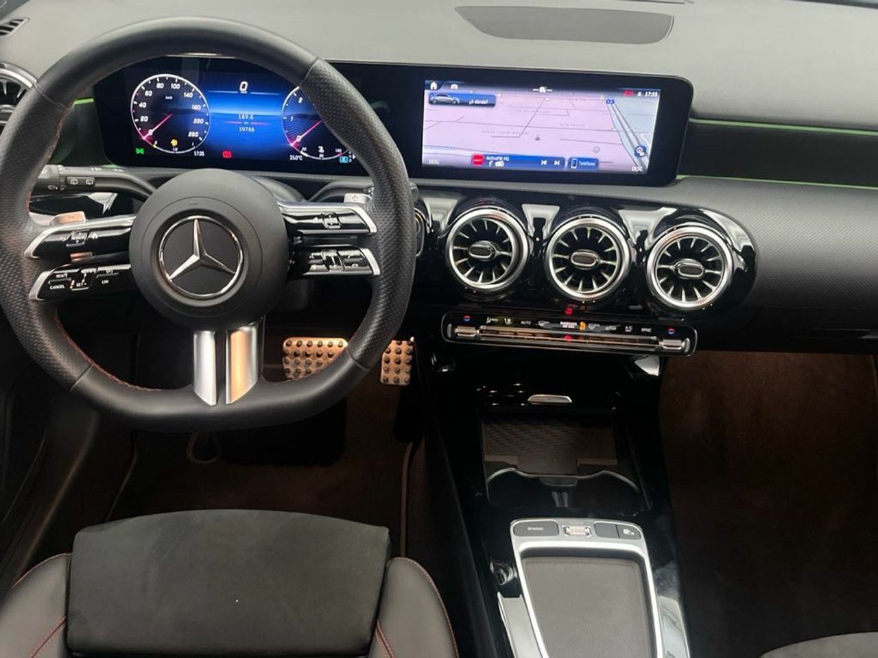 Mercedes Clase A 200 d Compacto - Foto 2