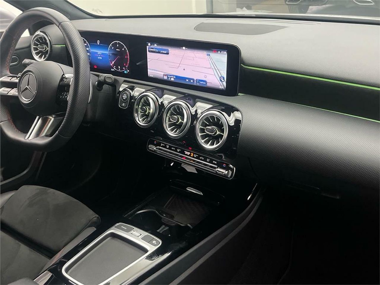 Mercedes Clase A 200 d Compacto - Foto 2