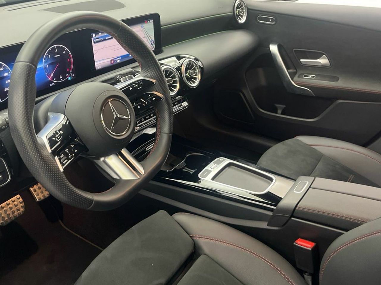 Mercedes Clase A 200 d Compacto - Foto 2