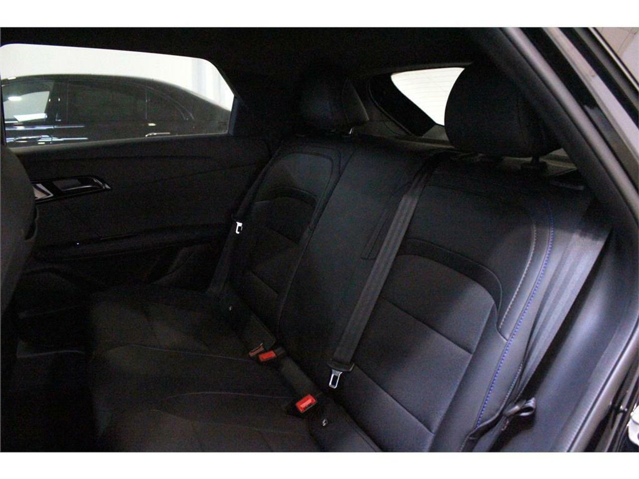 MG MG4 64kWh Luxury - Foto 2