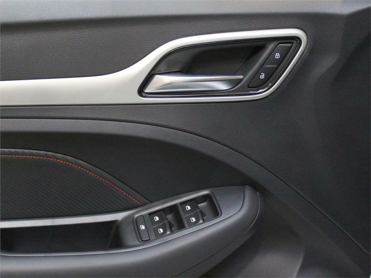 MG ZS 1.5 Luxury - Foto 2