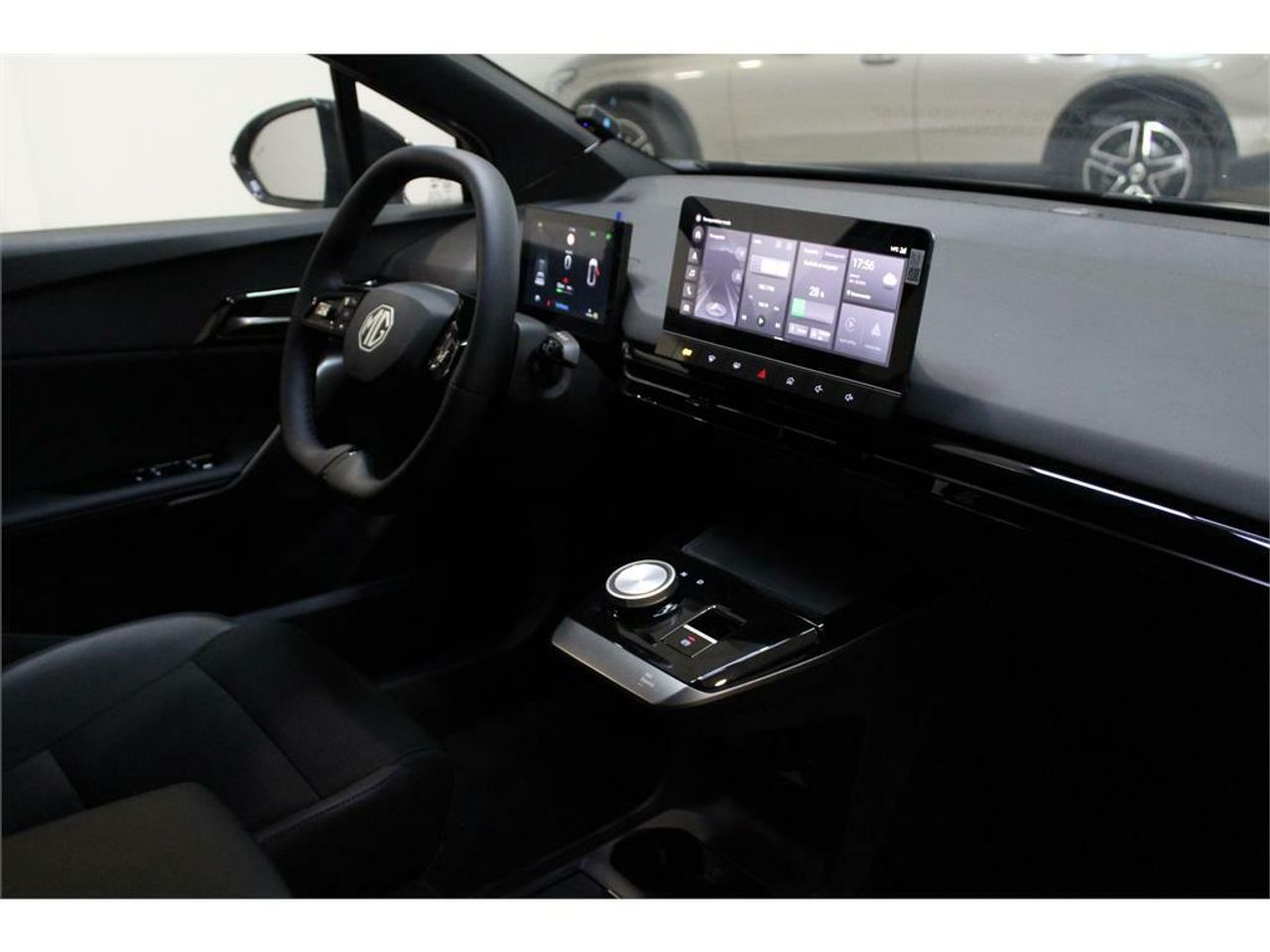 MG MG4 64kWh Luxury - Foto 2