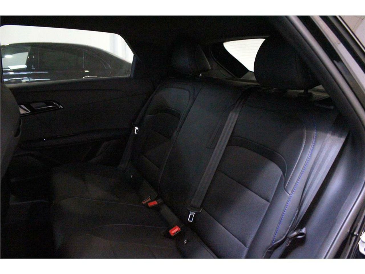 MG MG4 64kWh Luxury - Foto 2