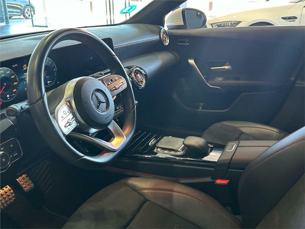 Mercedes Clase A 250 e AMG Line (EURO 6d) - Foto 2