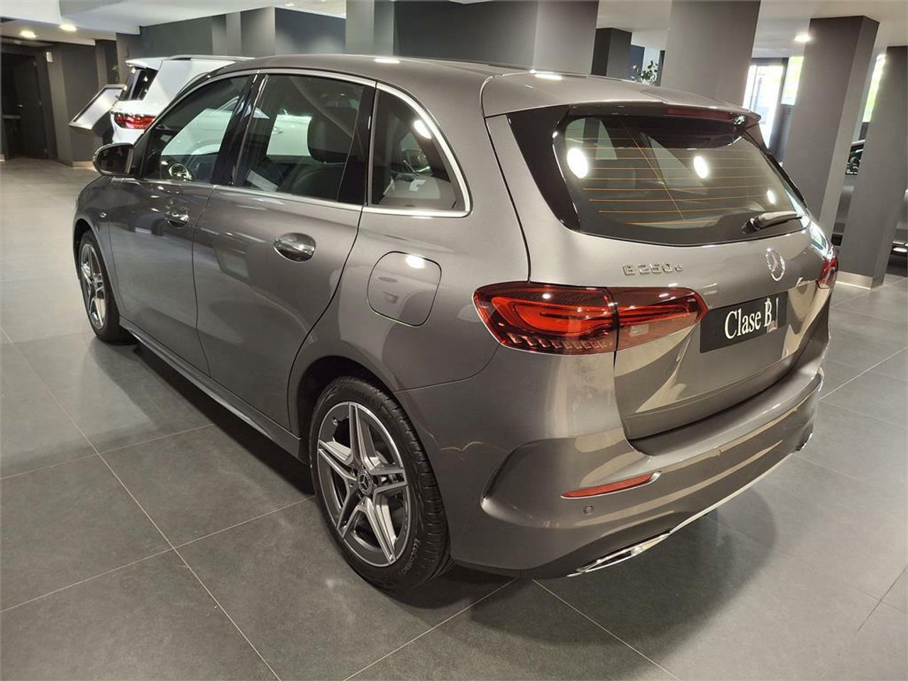 mercedes clase b 2025 / foto grande (2)