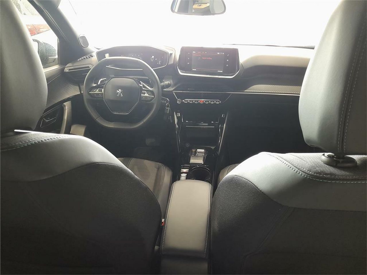 Peugeot 2008 Allure Pack Puretech 130 S&S EAT8 - Foto 2