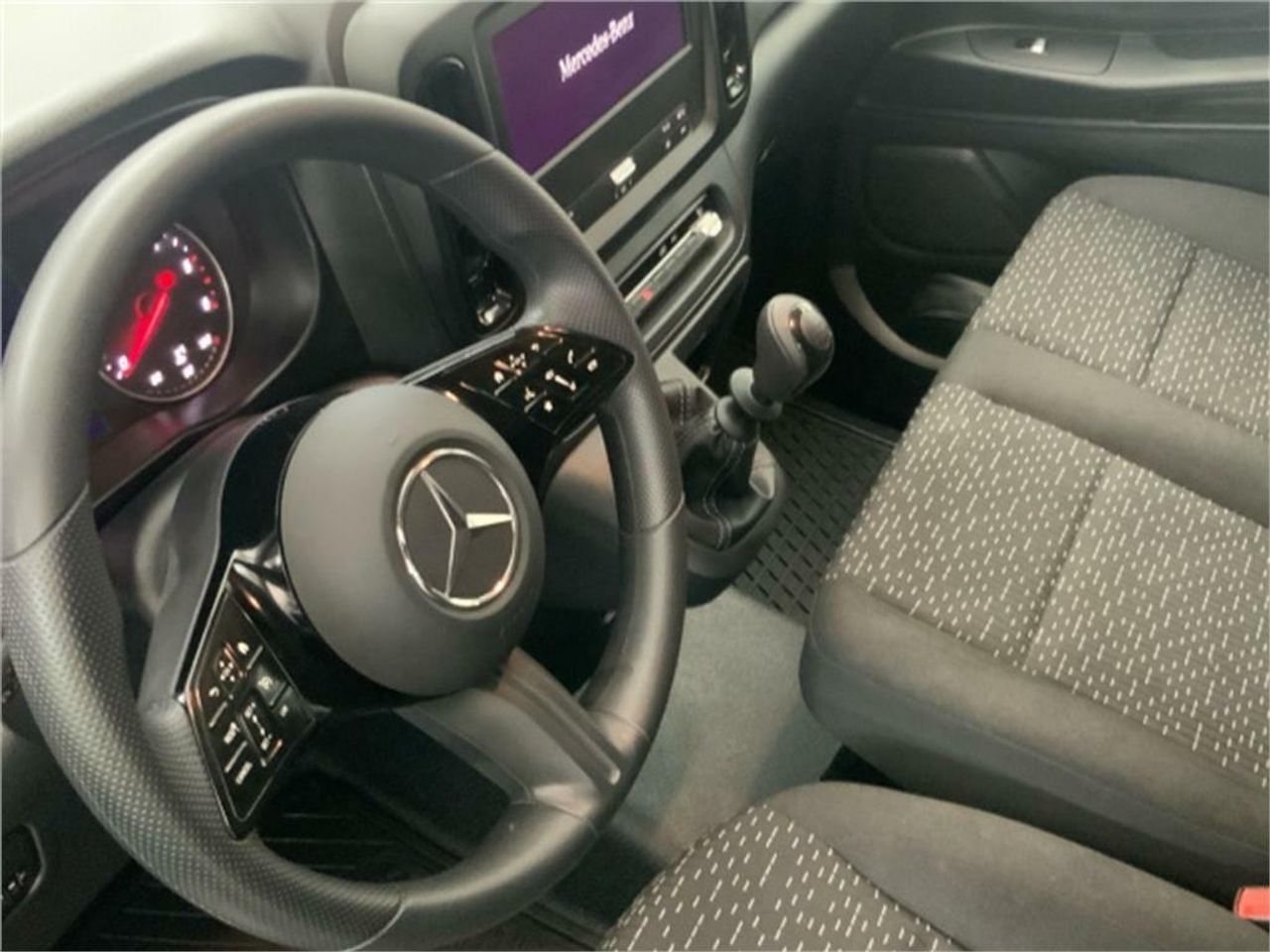 Mercedes Vito 110CDI 75kW furgón Base larga - Foto 2