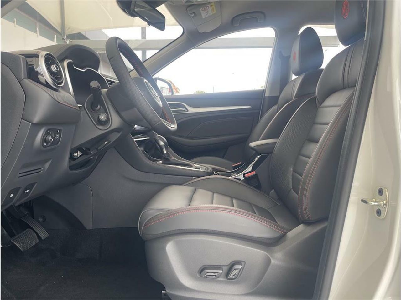 MG ZS 1.5 Luxury - Foto 2