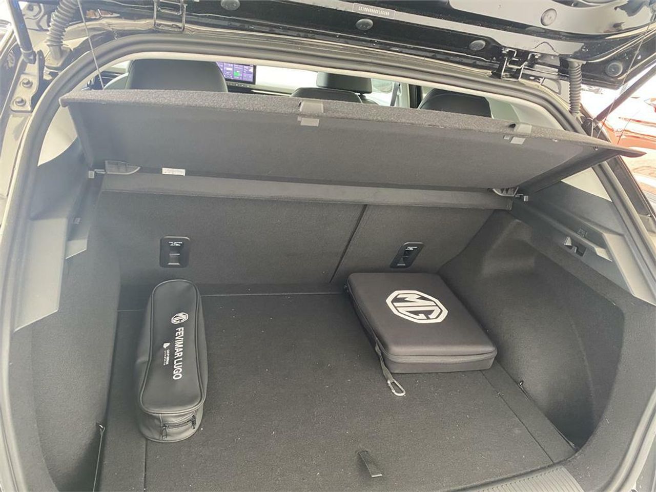 MG MG4 64kWh Luxury - Foto 2