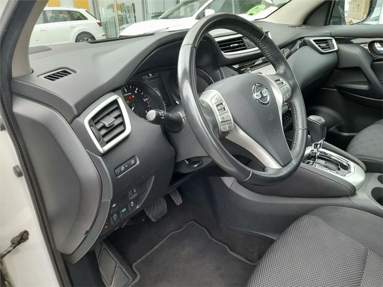 Nissan Qashqai 1.6dCi N-CONNECTA 4x2 XTRONIC - Foto 2