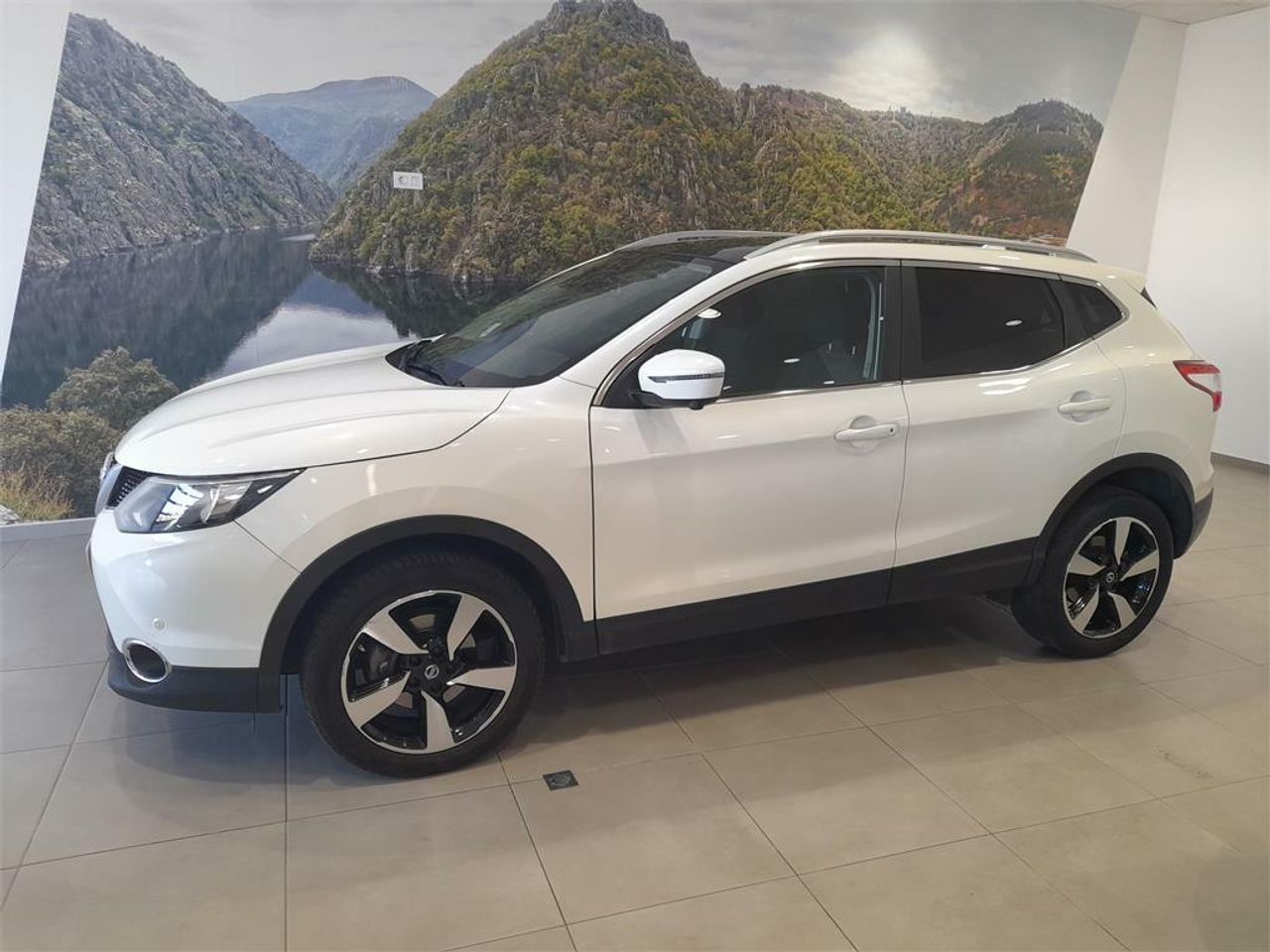 Nissan Qashqai 1.6dCi N-CONNECTA 4x2 XTRONIC - Foto 2