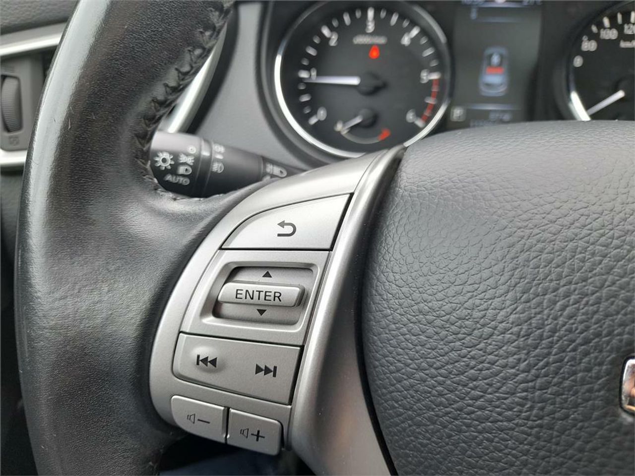 Nissan Qashqai 1.6dCi N-CONNECTA 4x2 XTRONIC - Foto 2