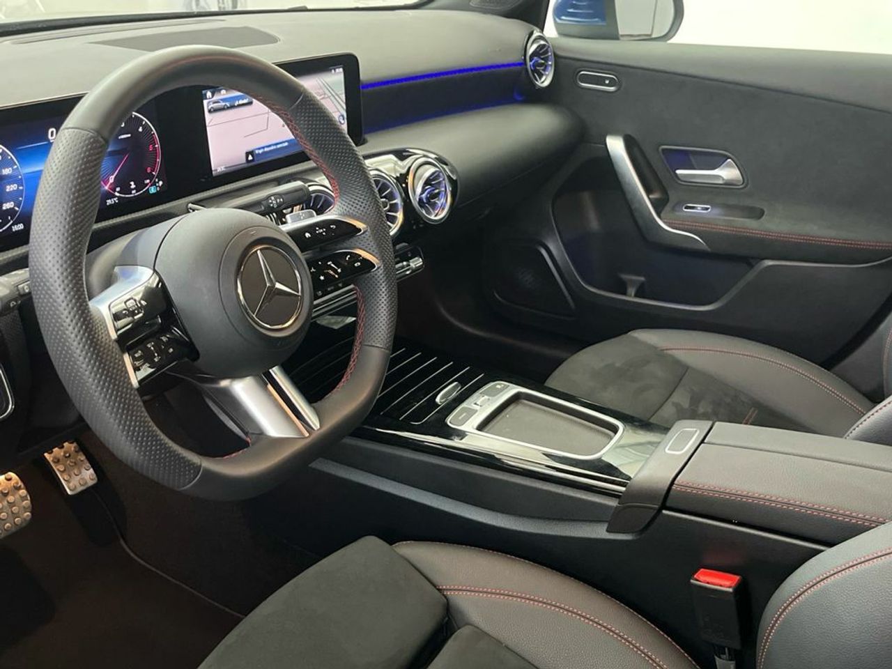 Mercedes Clase A 200 d Compacto - Foto 2