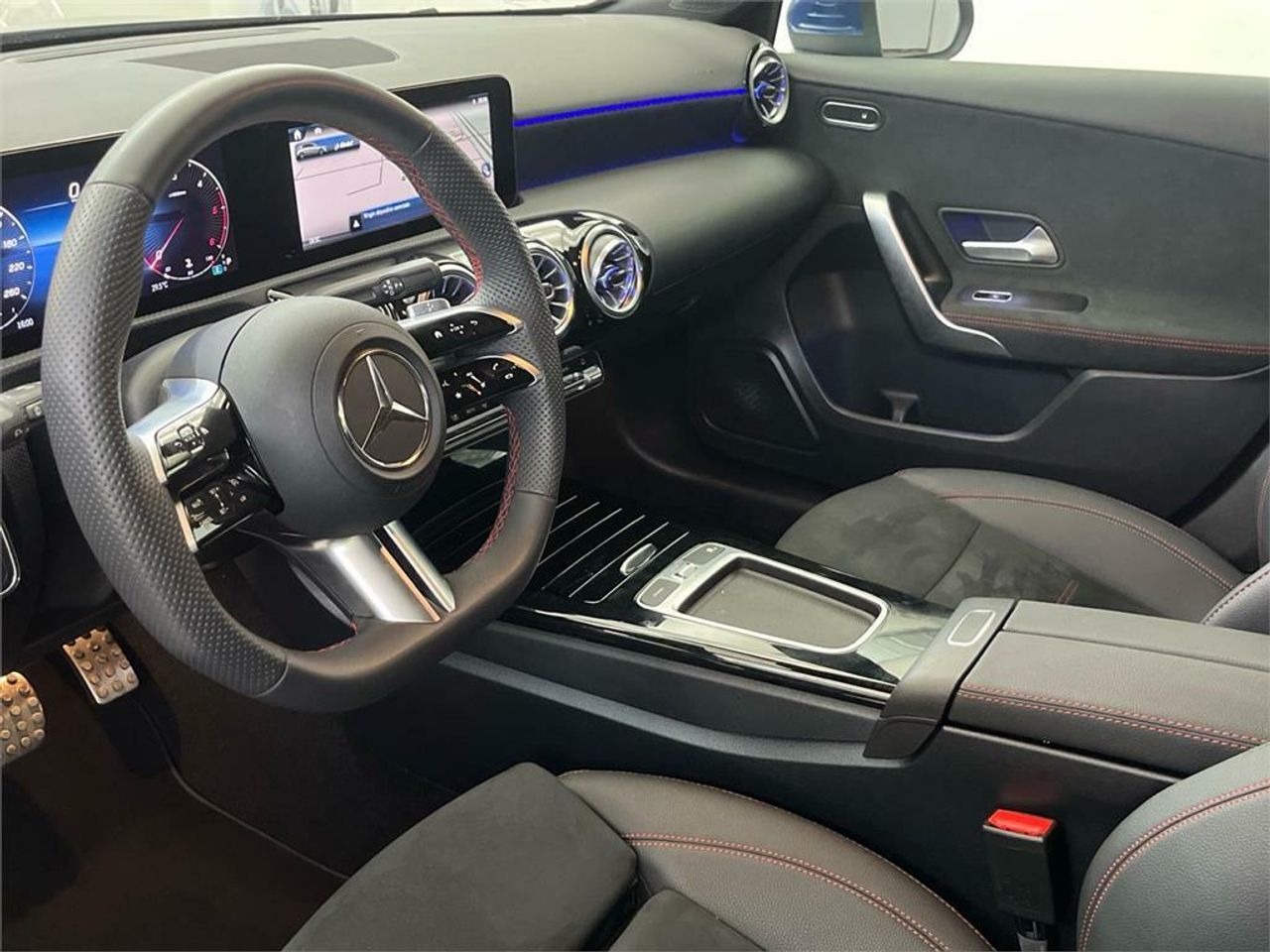 Mercedes Clase A 200 d Compacto - Foto 2