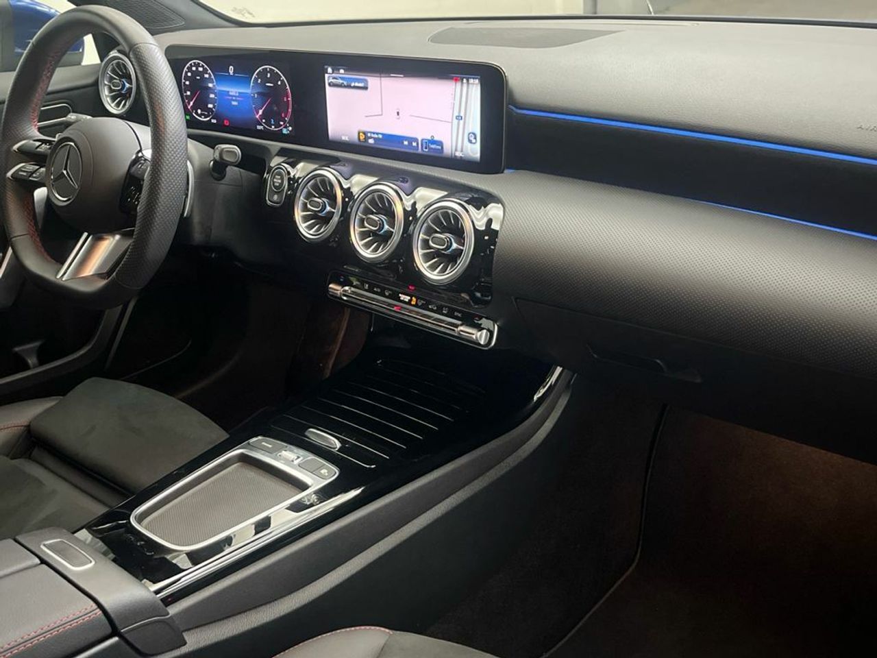 Mercedes Clase A 200 d Compacto - Foto 2