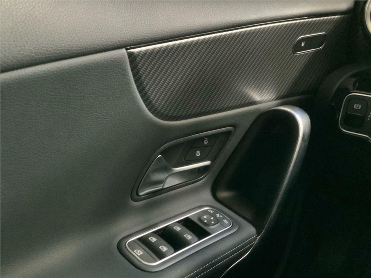 Mercedes Clase A 250 e Sedán - Foto 2