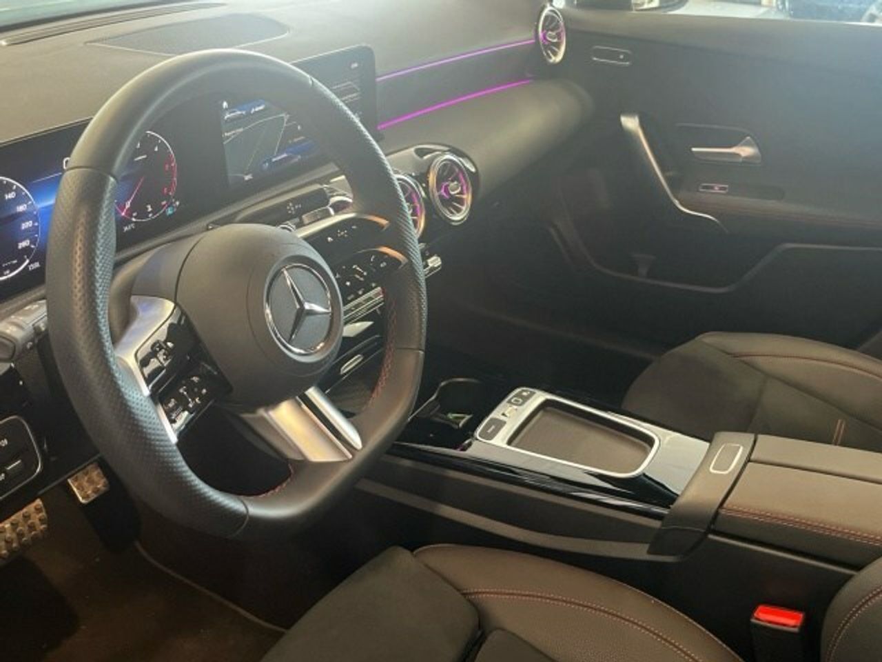 Mercedes Clase A 200 d Compacto - Foto 2