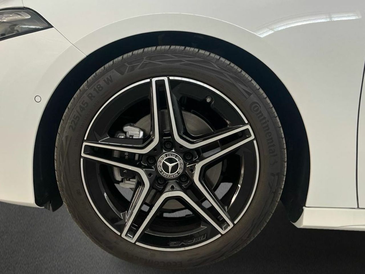 Mercedes Clase A 200 d Berlina - Foto 2