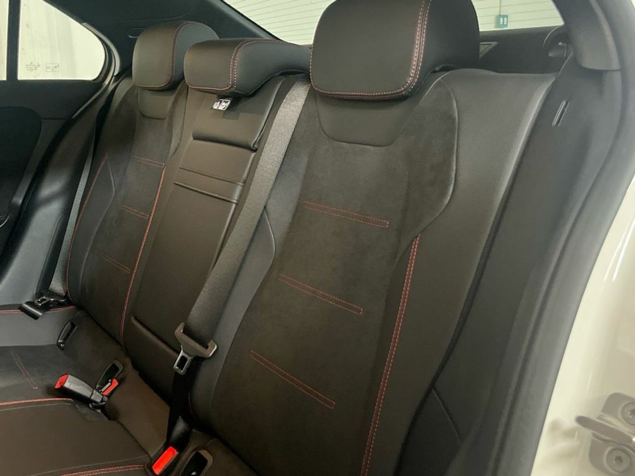 Mercedes Clase A 200 d Berlina - Foto 2