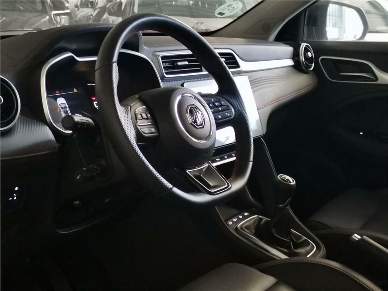 MG ZS 1.5 Luxury - Foto 2